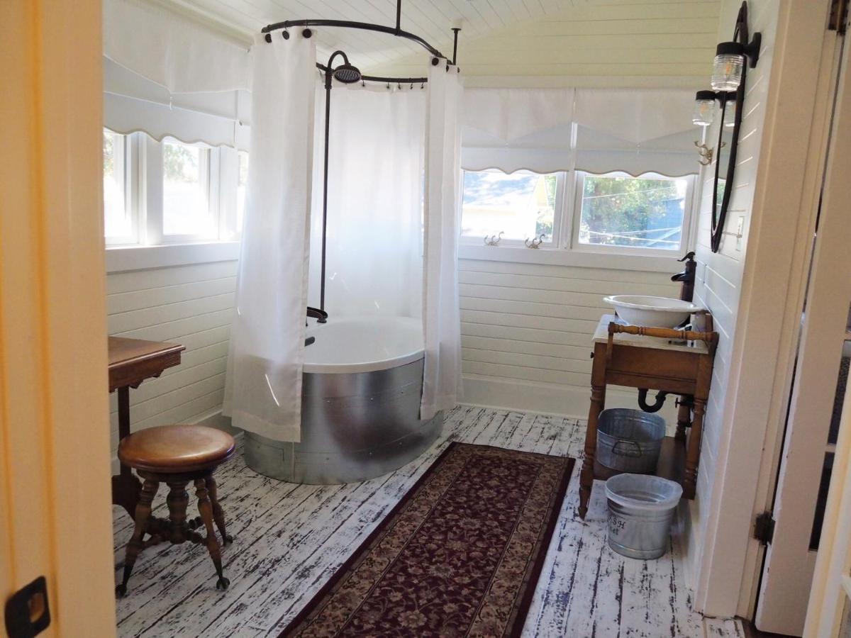 Lady Geneva Bed & Breakfast 메드퍼드 외부 사진
